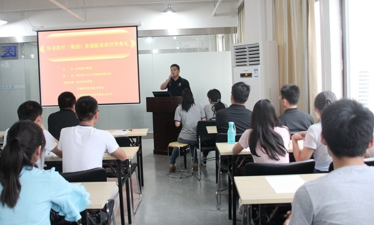 【尊龙凯时·(中国)人生就是搏!学校】2015年尊龙凯时·(中国)人生就是搏!学校首届培训班开学典礼报道——百日策马，成就梦想